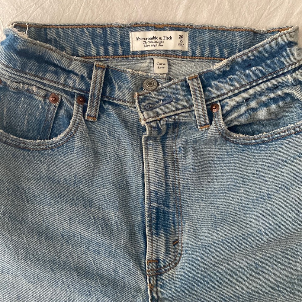 Abercrombie 90’s Straight Ultra High Rise